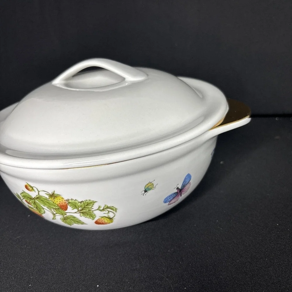 Oven To Table Cookware Berries &‎ Butterflies Covered Dish
